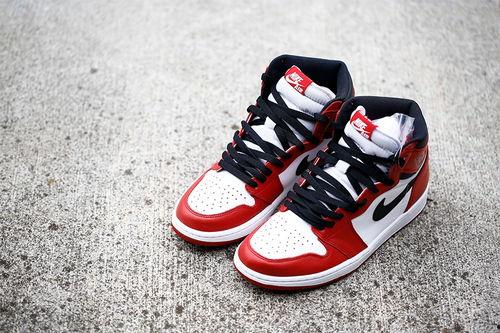 aj芝加哥最新爆料,潮流鞋履背后的故事与设计灵感” 第1张 aj芝加哥最新爆料,潮流鞋履背后的故事与设计灵感” 第1张